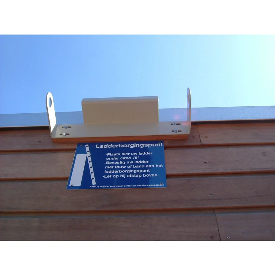 Ladderborgingspunt met instructieplaatje Daksafe | donvangorp.nl